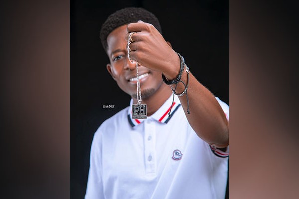 Tout savoir sur Prince Herbert le journaliste/animateur de radio Océan FM – Cotonou : ses émissions, ses distinctions…