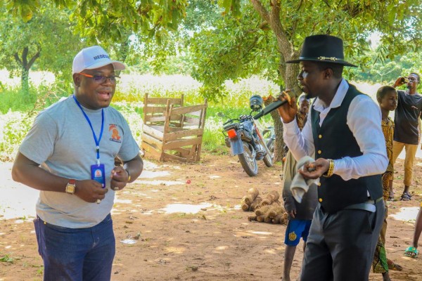 La fête des enfants organisée par le groupe LA FRATERNITÉ à la ferme de Teoukpara ( commune du Borgou), un succès grâce au dynamisme du président Edouard Goudémé ! ( Visitez l'album photos )