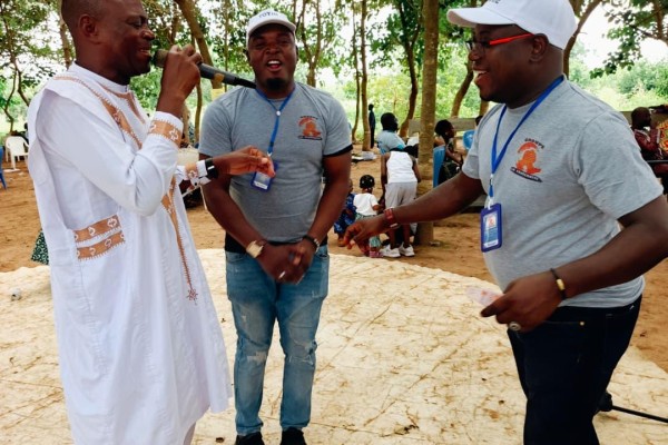 La fête des enfants organisée par le groupe LA FRATERNITÉ à la ferme de Teoukpara ( commune du Borgou), un succès grâce au dynamisme du président Edouard Goudémé ! ( Visitez l'album photos )