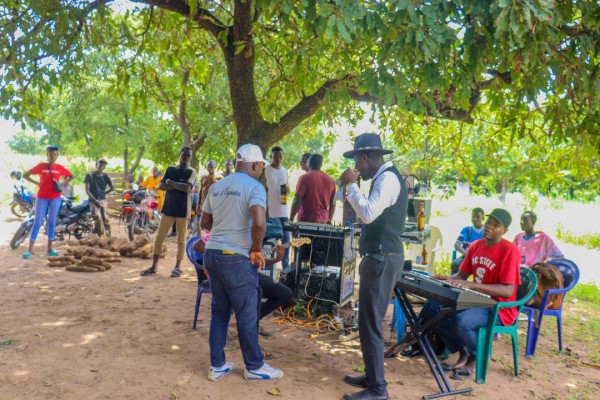 La fête des enfants organisée par le groupe LA FRATERNITÉ à la ferme de Teoukpara ( commune du Borgou), un succès grâce au dynamisme du président Edouard Goudémé ! ( Visitez l'album photos )